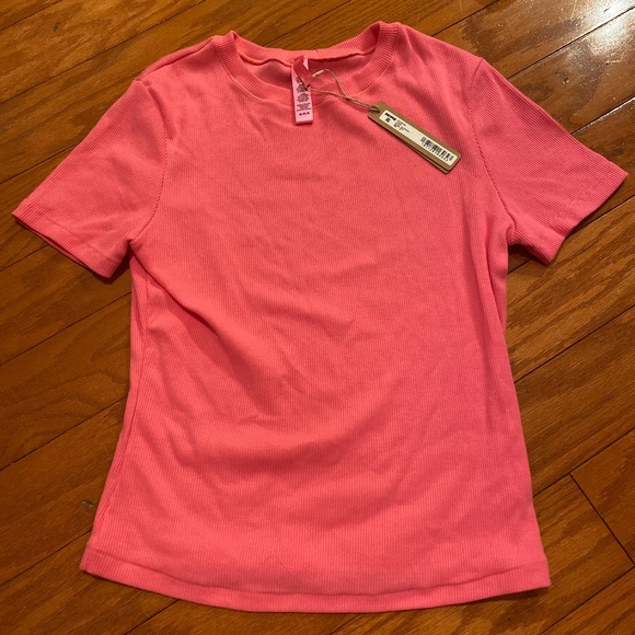 SKIMS Tops - NWT SKIMS RARE SUGAR PINK COTTON RIB T SHIRT💕